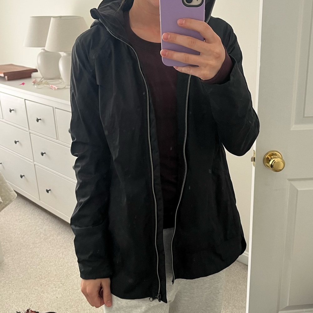 Lulu lemon rain jacket - Picture 5 of 5